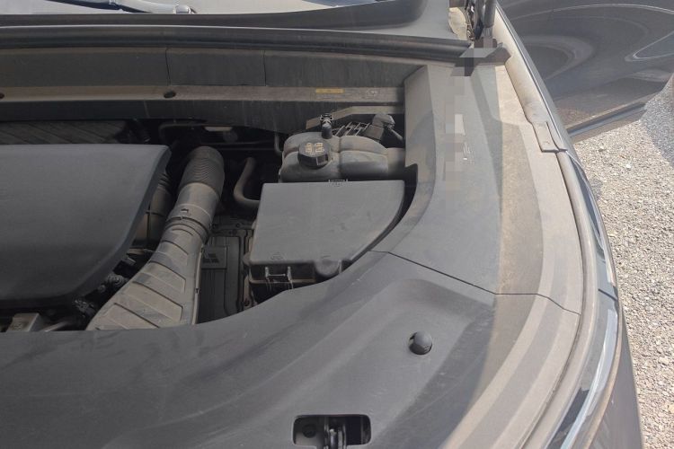 Used Li Auto L8 2023 Pro Model Engine Bay Left