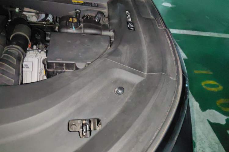 Used Li Auto L8 2023 Pro Model Engine Bay Left
