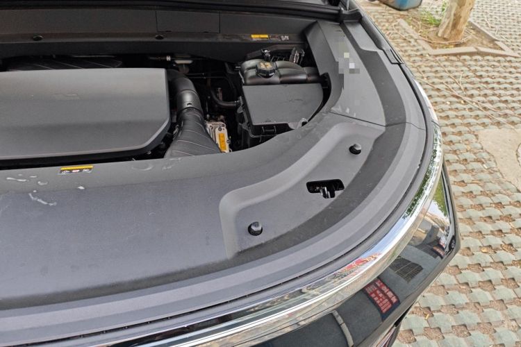 Used Li Auto L8 2023 Pro Model Engine Bay Left