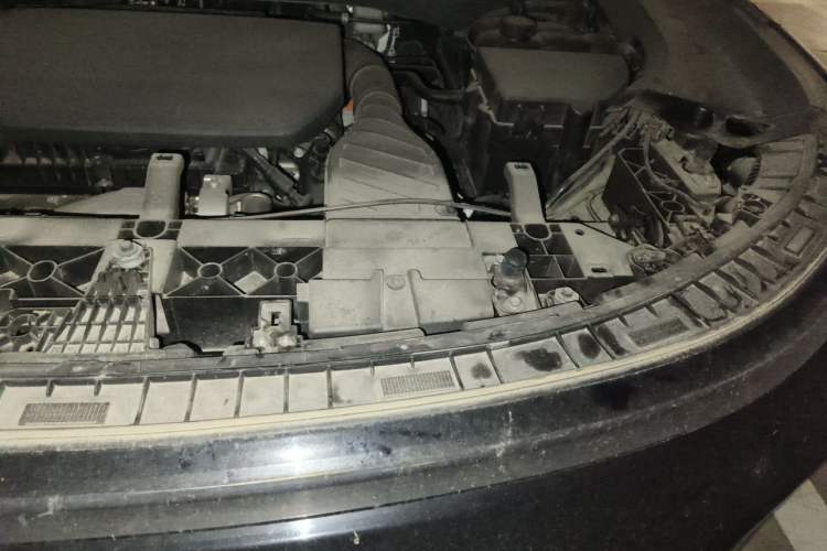 Used Li Auto L8 2023 Pro Model Engine Bay Left