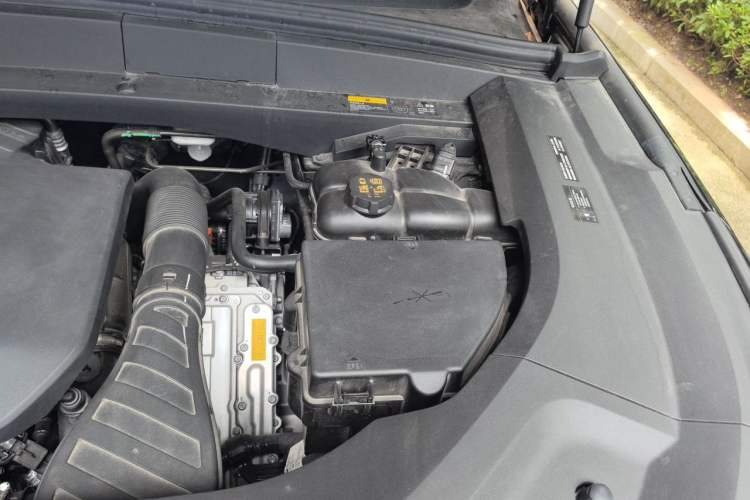 Used Li Auto L8 2023 Pro Model Engine Bay Left