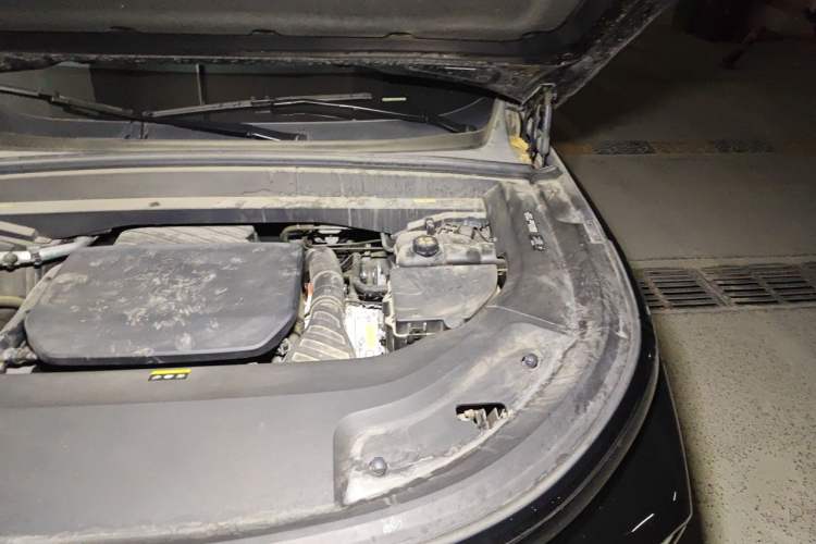 Used Li Auto L8 2023 Pro Model Engine Bay Left