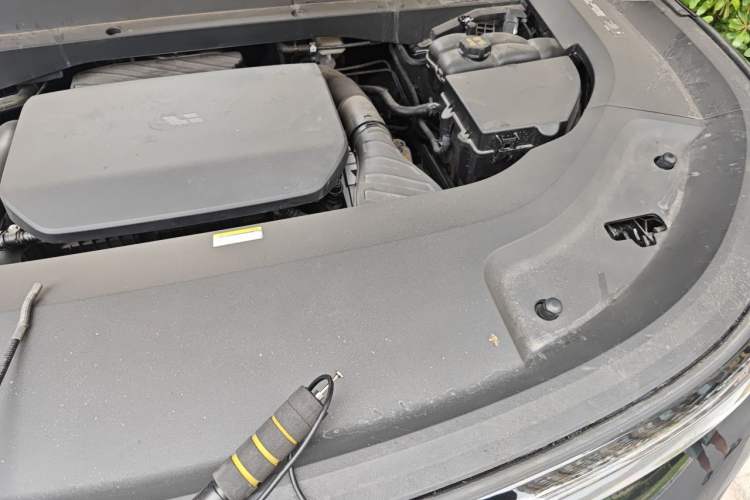 Used Li Auto L8 2023 Pro Model Engine Bay Left