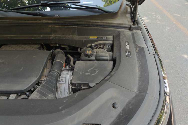Used Li Auto L8 2023 Pro Model Engine Bay Left
