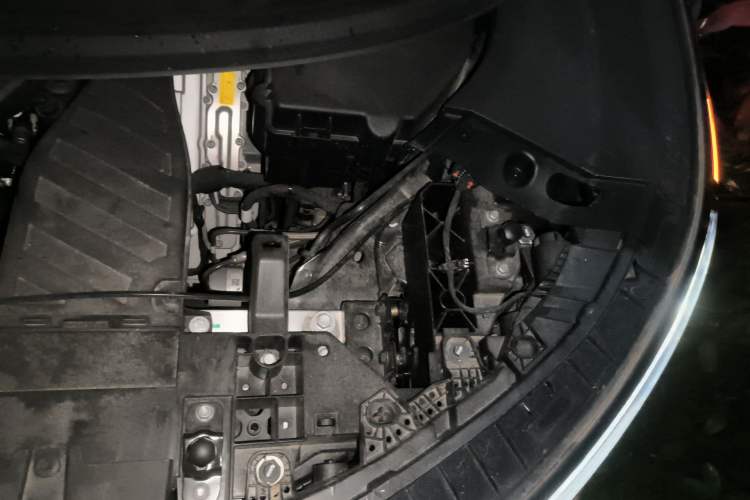 Used Li Auto L8 2023 Pro Model Engine Bay Left
