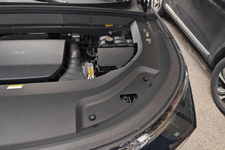 Used Li Auto L8 2023 Pro Model Engine Bay Left