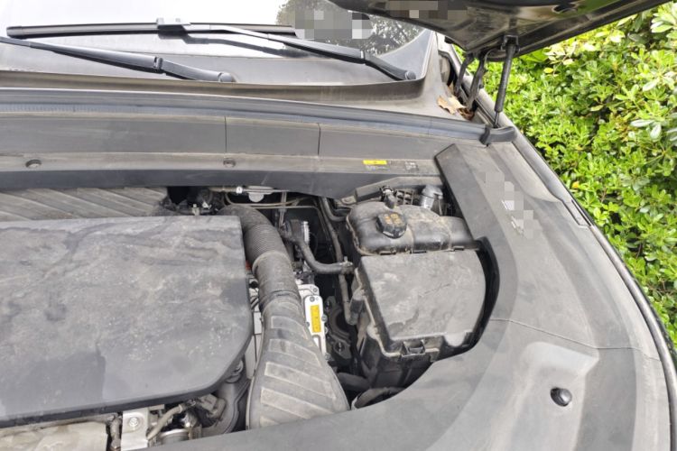 Used Li Auto L8 2023 Pro Model Engine Bay Left