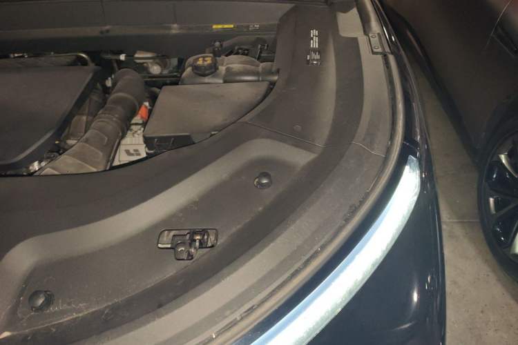Used Li Auto L8 2023 Pro Model Engine Bay Left