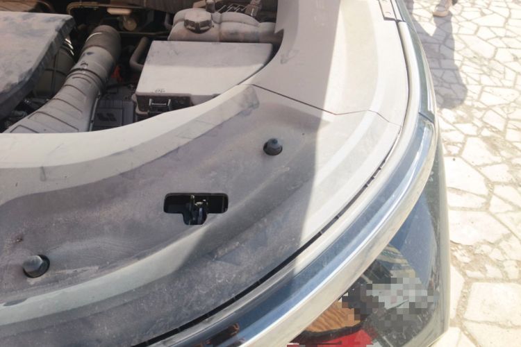 Used Li Auto L8 2023 Pro Model Engine Bay Left