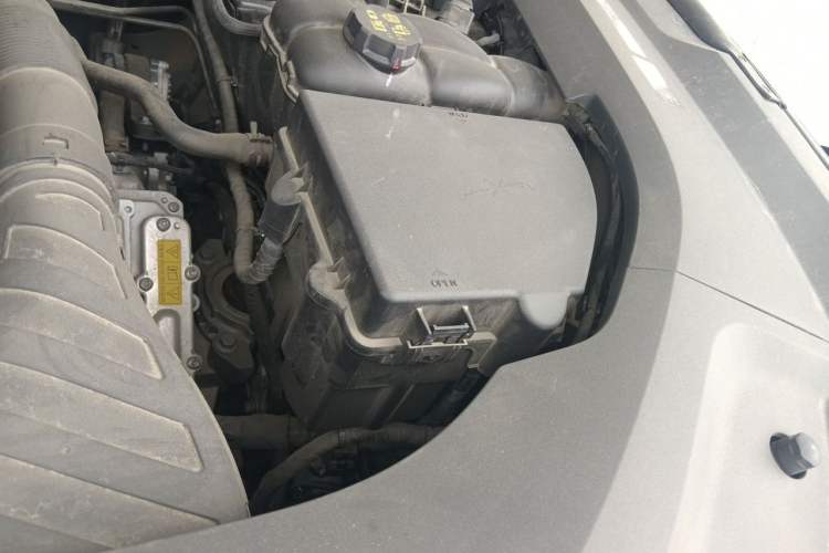 Used Li Auto L8 2023 Pro Model Engine Bay Left