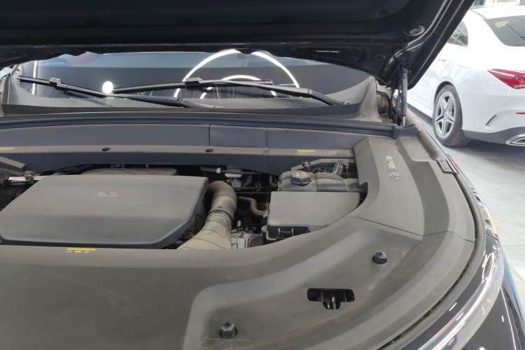 Used Li Auto L8 2023 Pro Model Engine Bay Left
