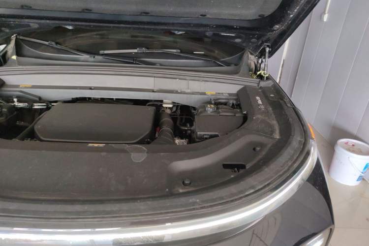 Used Li Auto L8 2023 Pro Model Engine Bay Left