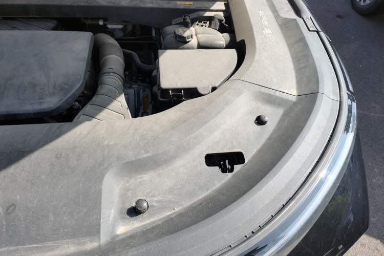 Used Li Auto L8 2023 Pro Model Engine Bay Left
