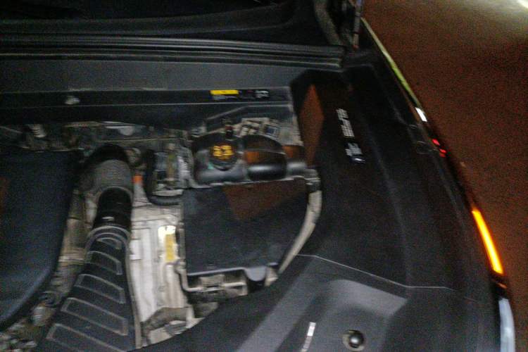 Used Li Auto L8 2023 Pro Model Engine Bay Left