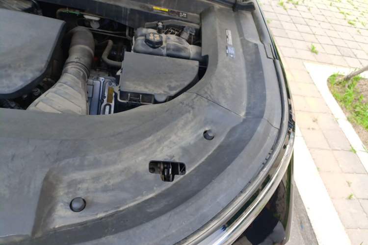 Used Li Auto L8 2023 Pro Model Engine Bay Left