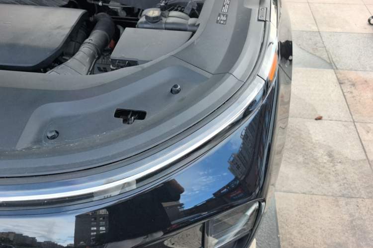 Used Li Auto L8 2023 Pro Model Engine Bay Left