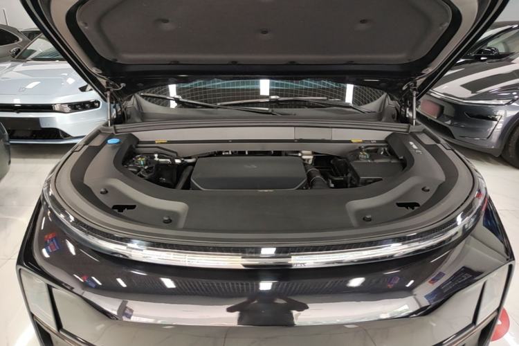 Used Li Auto L8 2023 Pro Model Engine Bay