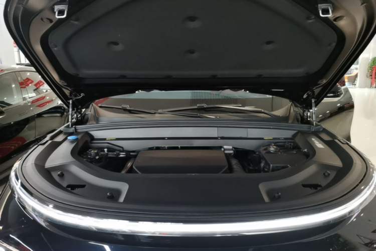 Used Li Auto L8 2023 Pro Model Engine Bay