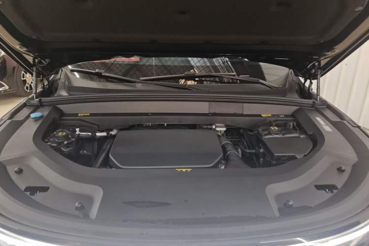 Used Li Auto L8 2023 Pro Model Engine Bay