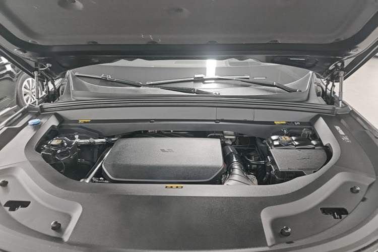 Used Li Auto L8 2023 Pro Model Engine Bay