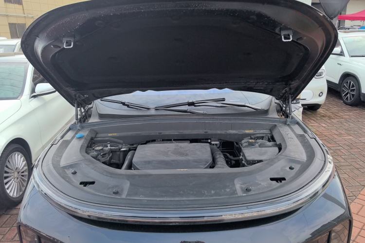 Used Li Auto L8 2023 Pro Model Engine Bay
