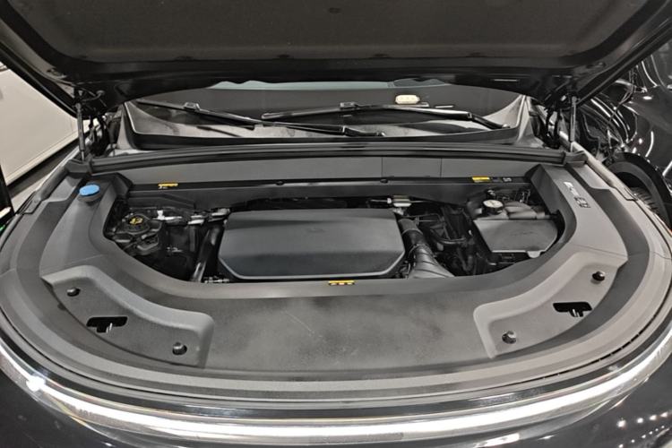 Used Li Auto L8 2023 Pro Model Engine Bay
