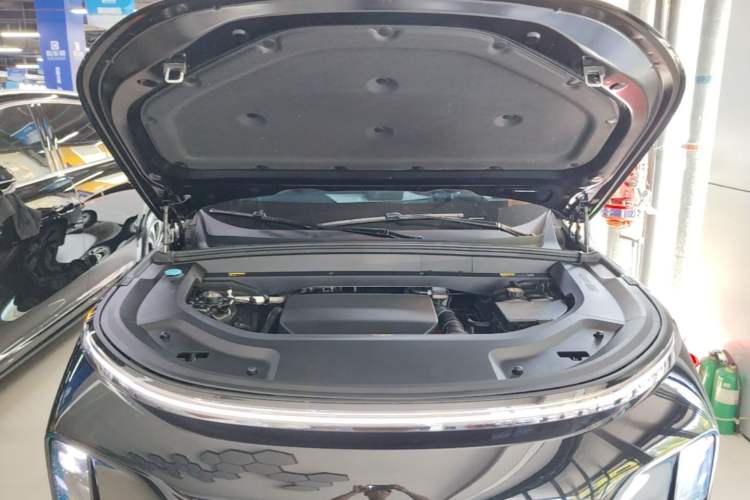 Used Li Auto L8 2023 Pro Model Engine Bay