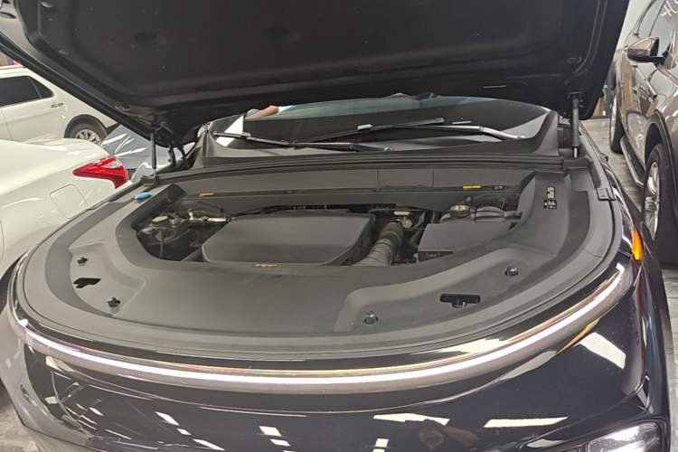 Used Li Auto L8 2023 Pro Model Engine Bay