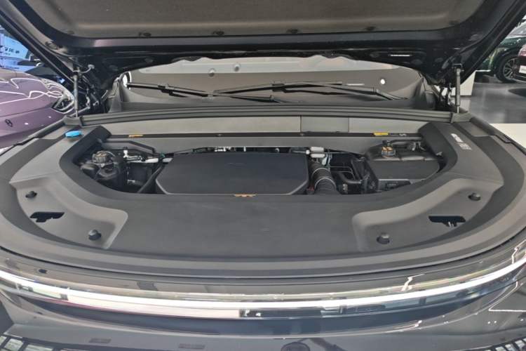 Used Li Auto L8 2023 Pro Model Engine Bay