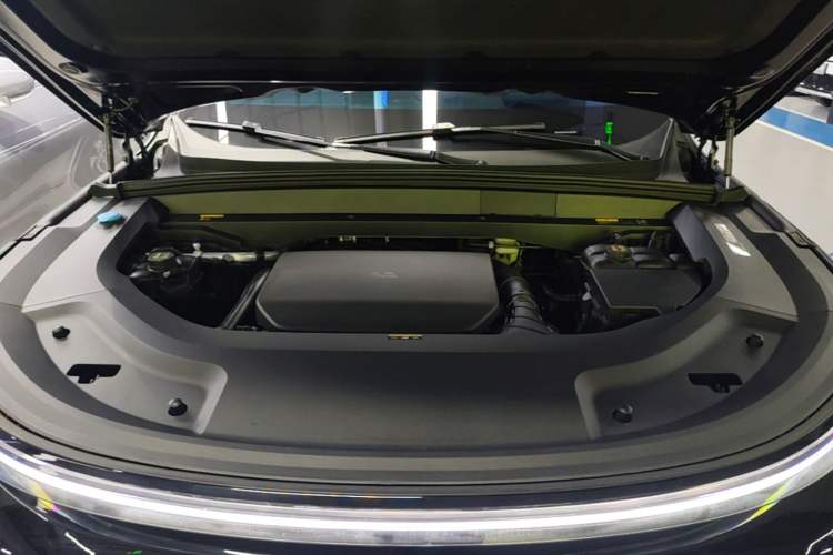 Used Li Auto L8 2023 Pro Model Engine Bay
