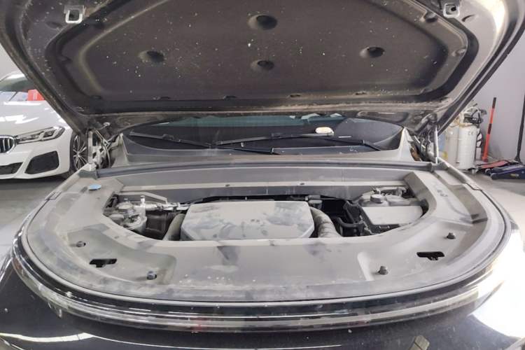 Used Li Auto L8 2023 Pro Model Engine Bay