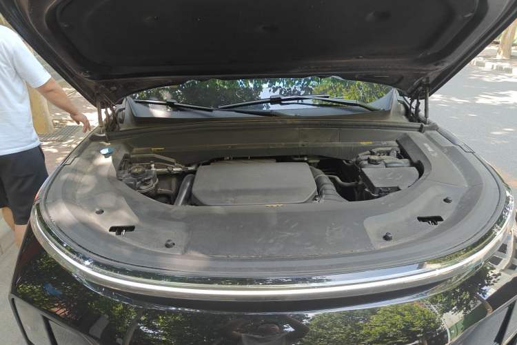 Used Li Auto L8 2023 Pro Model Engine Bay