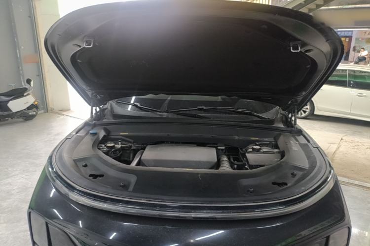 Used Li Auto L8 2023 Pro Model Engine Bay