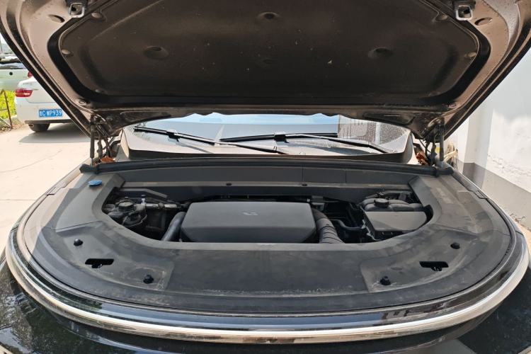Used Li Auto L8 2023 Pro Model Engine Bay