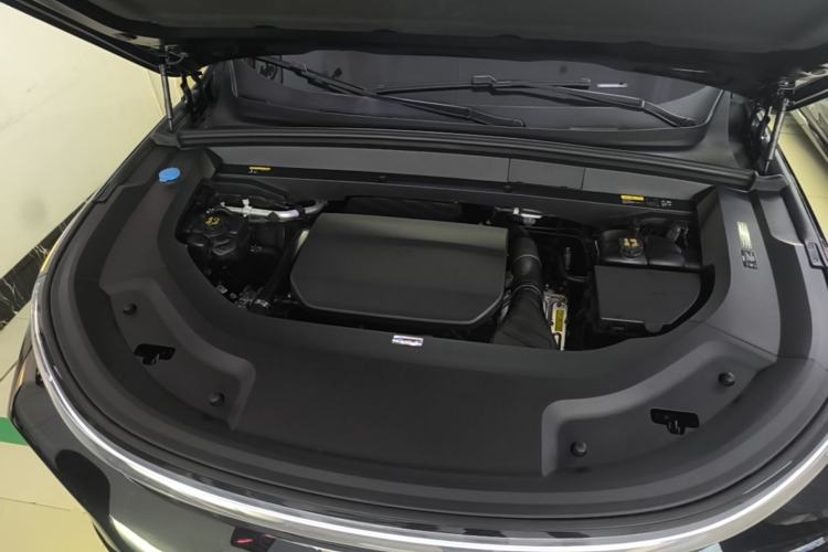 Used Li Auto L8 2023 Pro Model Engine Bay