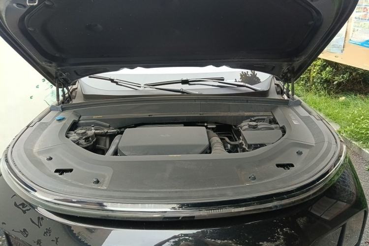 Used Li Auto L8 2023 Pro Model Engine Bay