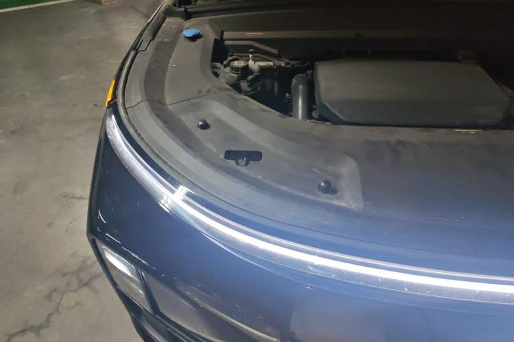 Used Li Auto L8 2023 Pro Model Engine Bay Right