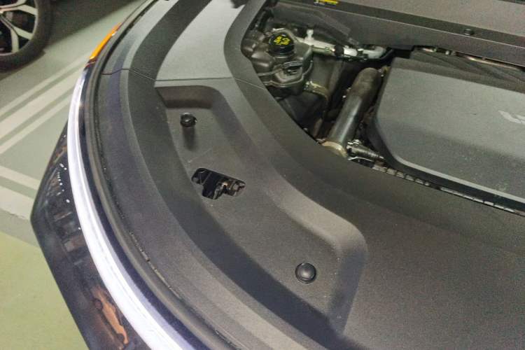 Used Li Auto L8 2023 Pro Model Engine Bay Right