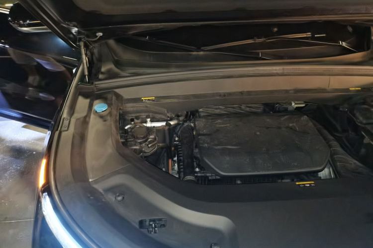 Used Li Auto L8 2023 Pro Model Engine Bay Right
