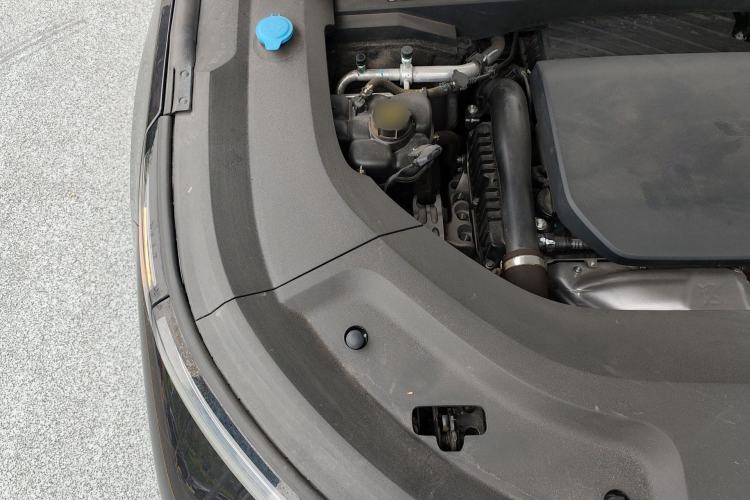 Used Li Auto L8 2023 Pro Model Engine Bay Right