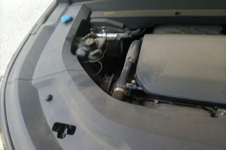 Used Li Auto L8 2023 Pro Model Engine Bay Right
