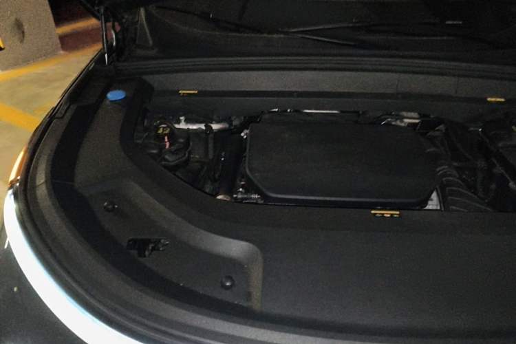 Used Li Auto L8 2023 Pro Model Engine Bay Right