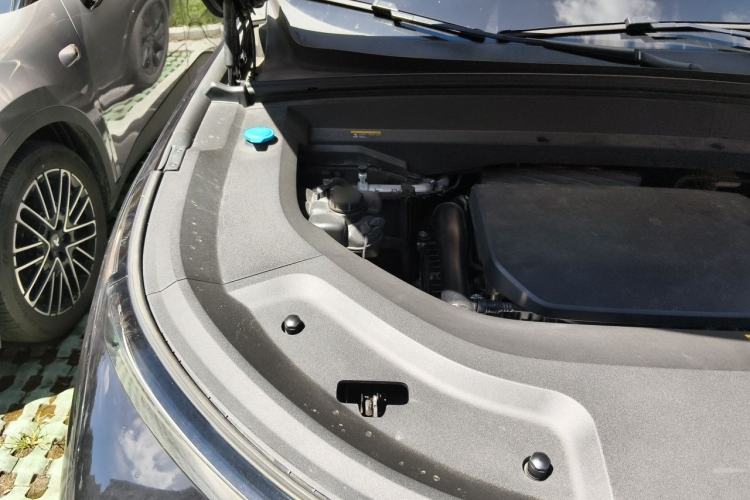 Used Li Auto L8 2023 Pro Model Engine Bay Right