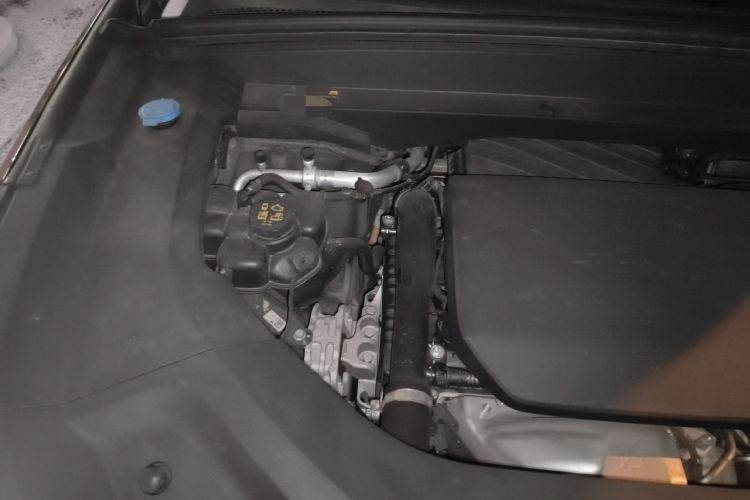 Used Li Auto L8 2023 Pro Model Engine Bay Right