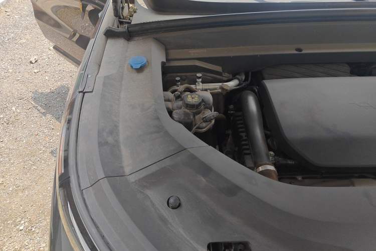 Used Li Auto L8 2023 Pro Model Engine Bay Right