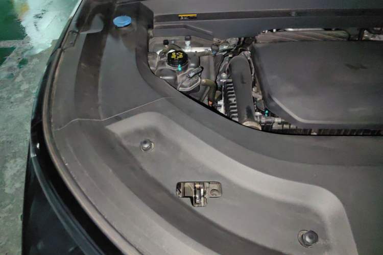 Used Li Auto L8 2023 Pro Model Engine Bay Right