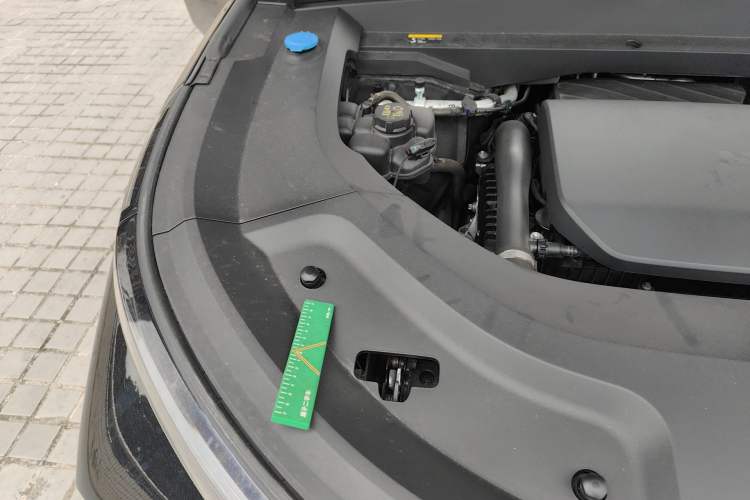 Used Li Auto L8 2023 Pro Model Engine Bay Right