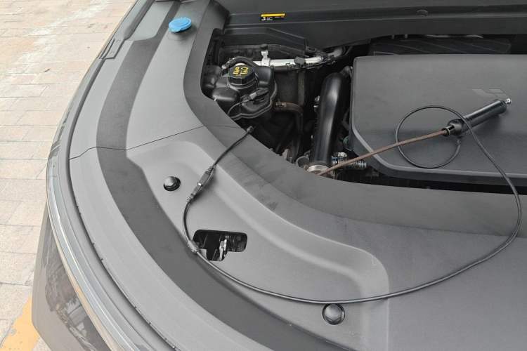 Used Li Auto L8 2023 Pro Model Engine Bay Right