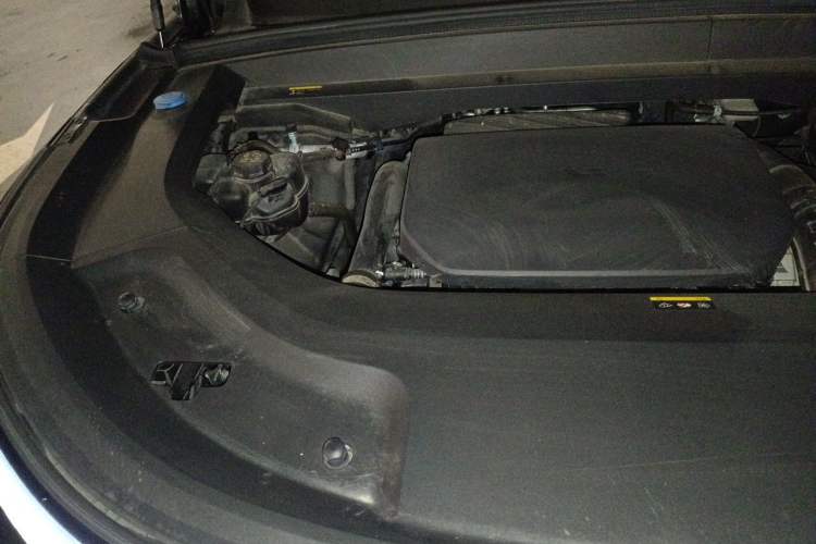 Used Li Auto L8 2023 Pro Model Engine Bay Right