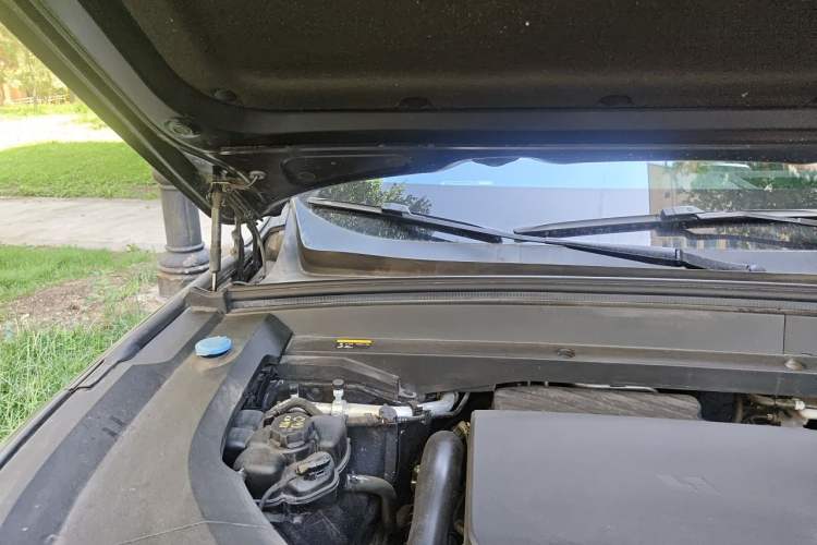 Used Li Auto L8 2023 Pro Model Engine Bay Right
